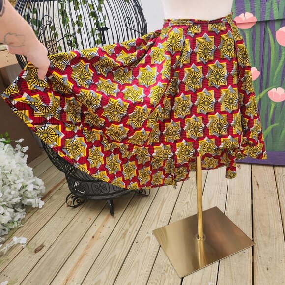 Tia Skirt / Vintage Handmade Yellow & Black Geometric Print Hi-Lo Red Skirt - Picture 4 of 12